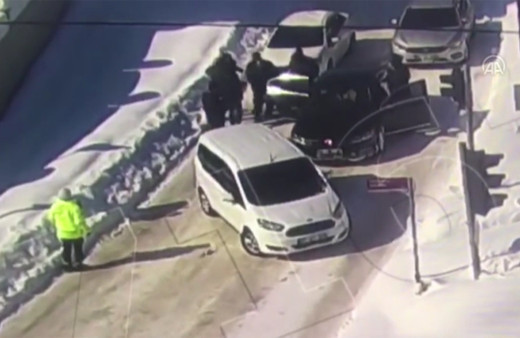 PKK'lı terörist HDP milletvekilinin evinden çıktı