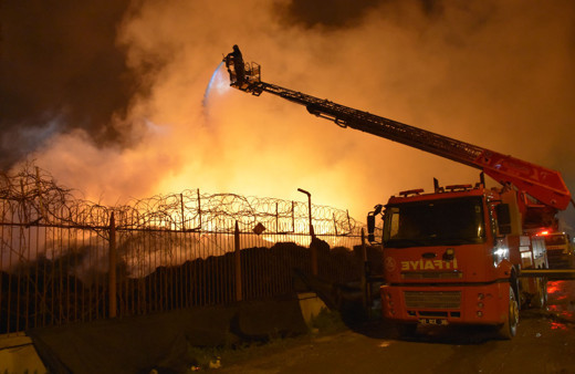 Adana'daki pamuk yağı fabrikası yangını üçüncü gününde
