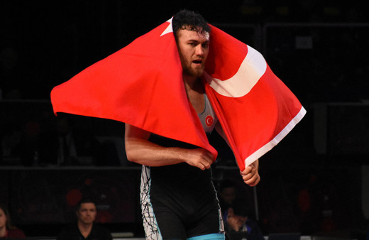 Milli güreşçi Süleyman Karadeniz Avrupa şampiyonu oldu