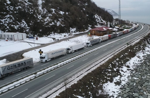Artvin Sarp Sınır Kapısı'ndaki TIR kuyruğu Fındıklı'ya kadar ulaştı