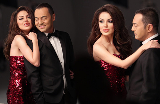 Serdar Ortaç'dan olay itiraf! Caroline'nin göbeğine kafasını dayadı