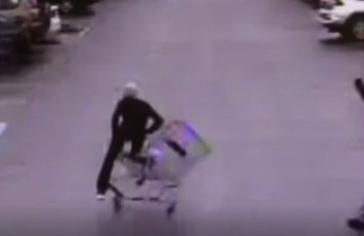 Alışveriş sepetiyle hırsızı yakalattı o anlar kamerada