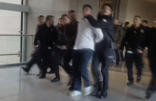 İstanbul Çağlayan'da 18 yıl ceza alan sanık kapıyı kırarak kaçmaya çalıştı