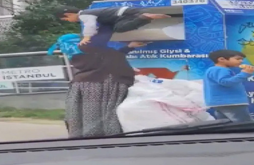 Üsküdar'da giysi kumbarasını akıl almaz yöntemle boşalttı!