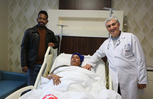 Somali'den geldi şifayi Denizli'de buldu, 450 gramlık kitle alındı!