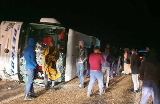 Kayseri'de yolcu otobüsü devrildi!.. Çok sayıda yaralı var!