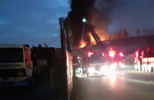 Pendik'te fabrika yangını korkuttu