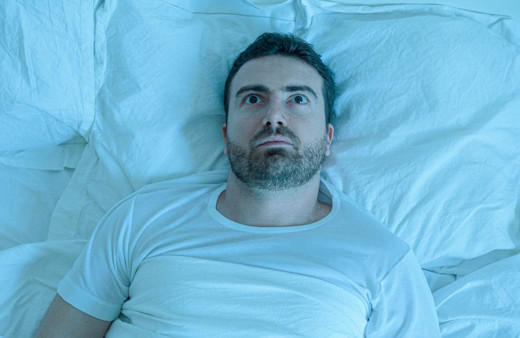 Halk arasında karabasan olarak adlandırılan uyku felci nedir?