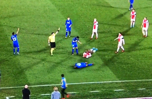 Ryan Babel rakibini taklit etmesi geceye damga vurdu