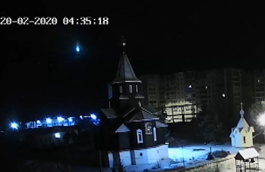 Rusya'da meteor düşme anı kameralara yansıdı! Camlar titredi