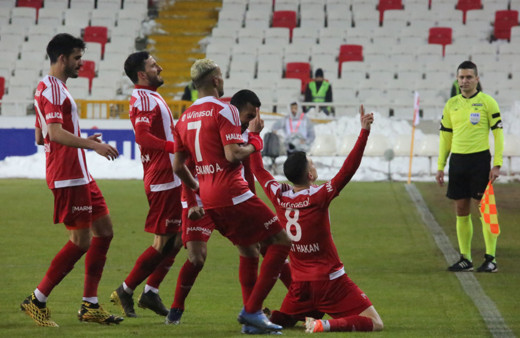 Mert Hakan Yandaş gol sevincinde Erol Bulut'a gönderme mi yaptı