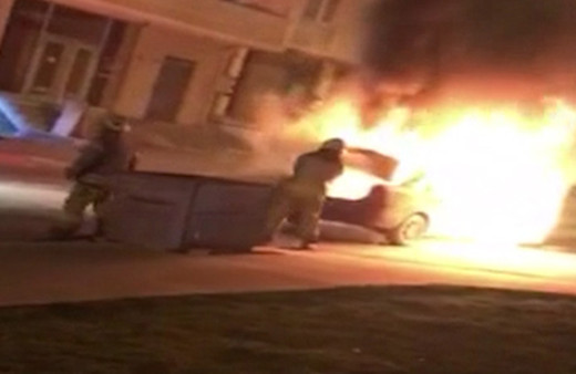 İstanbul'da seyir halindeki otomobil alev alev yandı