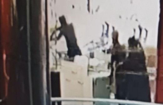 Konya'da pompalı tüfekle kuyumcu soygunu kamerada