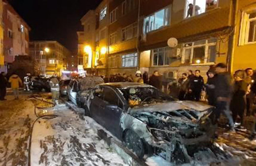 Fatih'te 9 otomobil ateşe verildi korkunç görüntüler