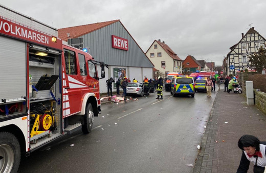 Almanya’da araç karnaval alanına daldı En az 15 yaralı