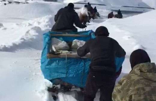 Hakkari Yüksekova'da hastayı atlı kızakla hastaneye yetiştirdiler