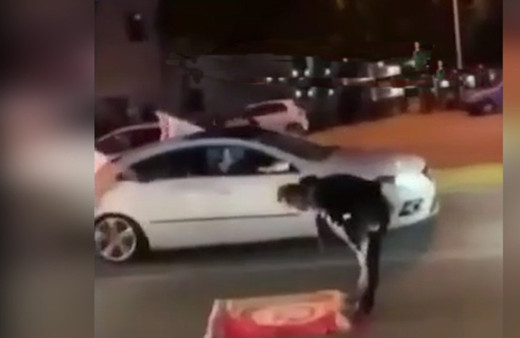 Galatasaray taraftarı 20 yıl sonra gelen zafer sonucu şükür namazı kıldı!