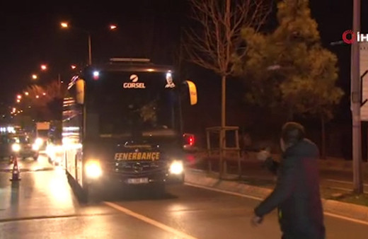 Fenerbahçeli taraftarlar Samandıra'da takım otobüsüne saldırdı