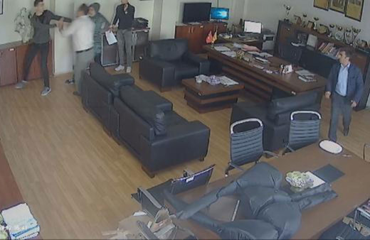 İstanbul'da okul müdürünün odasında dehşet tekme tokat saldırdı