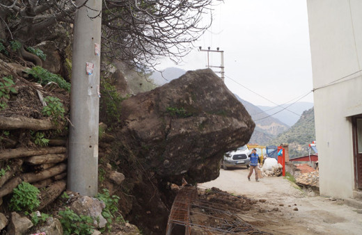 Aydın'daki heyelan anı böyle görüntülendi