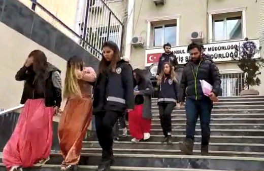 İstanbul'da kadın hırsızlık çetesi iş başında! Yaptıkları toplam vurgun dudak uçuklattı