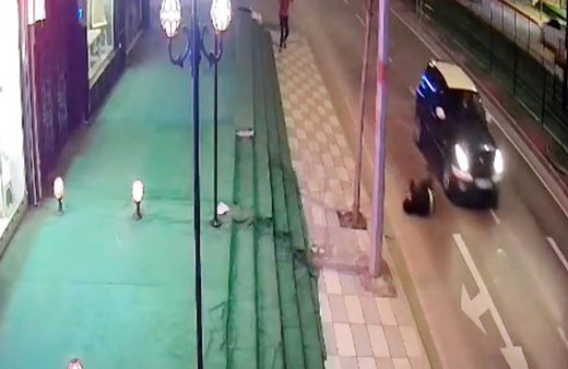 Gaziantep'te otomobilin önüne atlayarak intihara kalkıştı