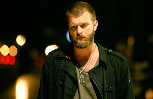 Kıvanç Tatlıtuğ 1970 model Chevrolet aracıyla görüntülendi! Müjdeyi verdi