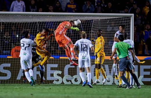 Kaleci Nahuel Guzman'in attığı gol çeyrek finale taşıdı