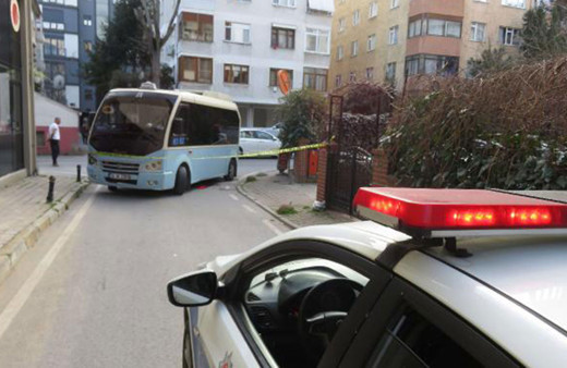 Kadıköy'de minibüs terörü güzargah dışına çıkıp ters yönde bir kadını ezdi