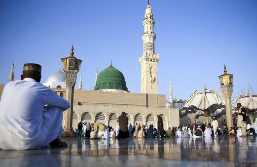 Suudi Arabistan umre ziyaretlerini askıya aldı! Diyanet'ten umre duyurusu