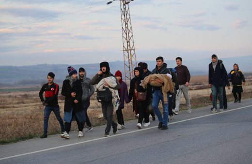 Suriyeliler tası tarağı topladı Avrupa'ya gidiyor! Sınırdan bomba görüntüler