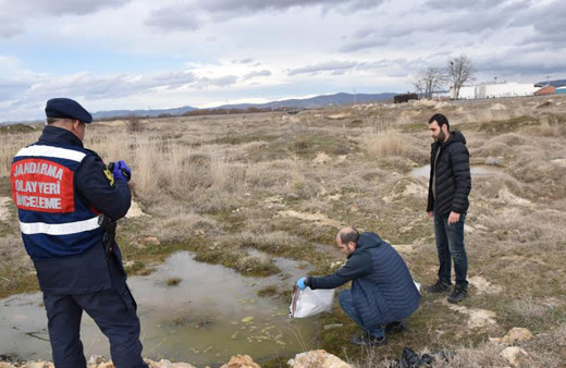 Eskişehir karayolunda şüpheli çanta bulundu içinden patlayıcı çıktı
