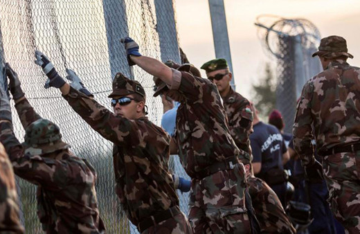 Türkiye'nin kararı sonrası Yunanistan sınıra asker yığdı giriş çıkışlar kapatıldı