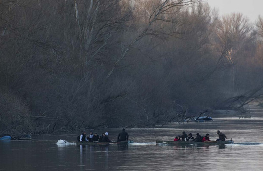 Yunan askerleri, sınırı geçen göçmenleri döverek Türkiye'ye gönderdi