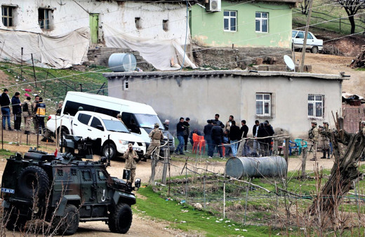 Diyarbakır'da aileler arasında arazi kavgası çıktı 8 yaralı