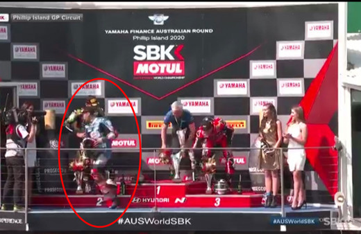 Toprak Razgatlıoğlu'ndan İdlib'deki 33 şehidimiz için anlamlı hareket