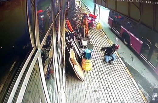 İstanbul Sarıyer'de feci kaza kameralara böyle yansıdı!