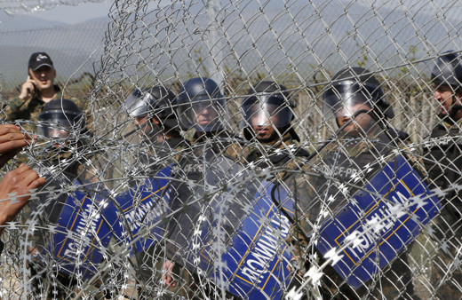 Yunanistan mülteciler için acil toplantı istedi