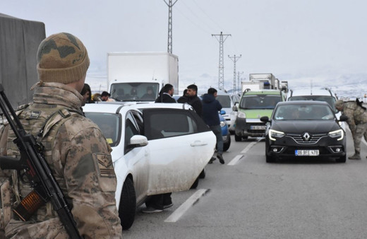 Ağrı'da gümrük aracına son dakika roketli saldırı! Şehit ve yaralılar var