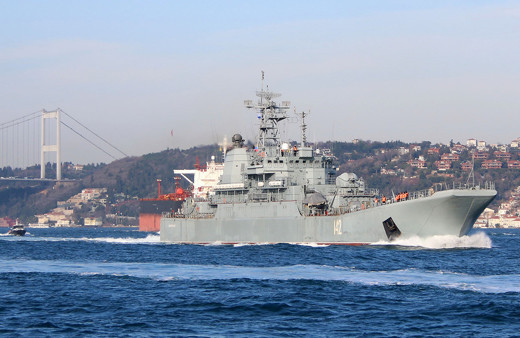 İstanbul Boğazı'ndan Rus savaş gemisi geçti! Dikkat çeken detay