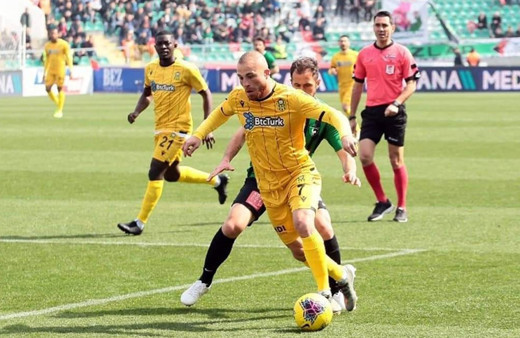 Yeni Malatyaspor'da Gökhan Töre ve Mustafa Akbaş kadro dışı bırakıldı