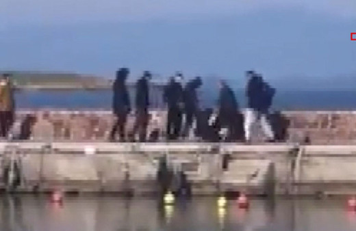 Midilli'de yabancı gazeteciler darp edildi