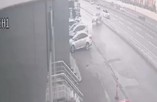 Şile'de kontrolden çıkan otomobil üç araca çarptı o anlar kameraya yansıdı