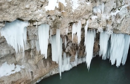 Ağrı Diyadin Kanyonu'nda dev buz sarkıtları görenleri büyüledi!