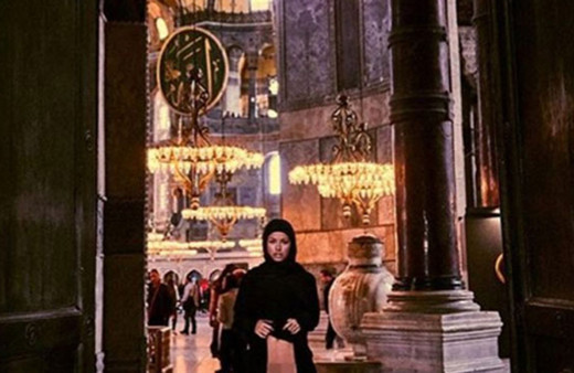 Ayasofya Müzesi'nde çıplak poz veren manken hakkında yakalama kararı