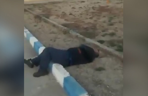 İran'dan ürperten koronavirüs videosu! Yere düşen adam öksüre öksüre...