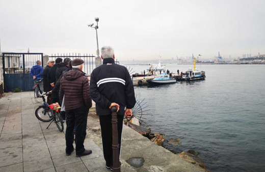 Kadıköy'de denizden erkek cesedi çıktı