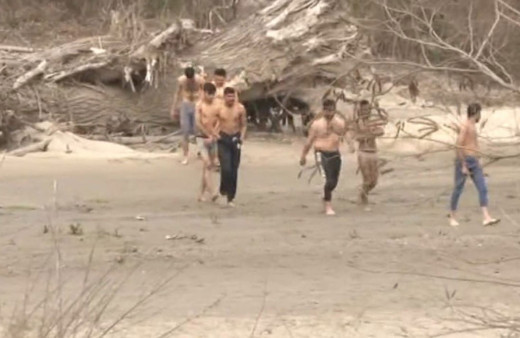 Yunan güçleri, mültecilere zulüm ediyor