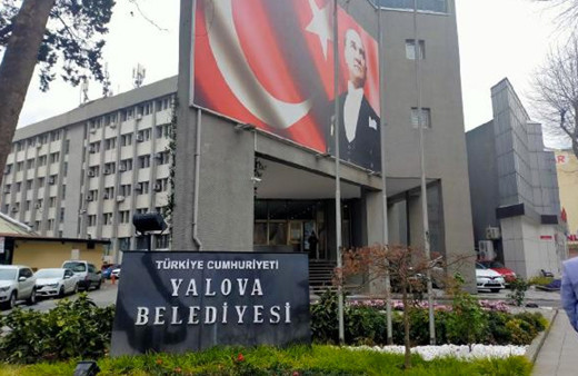 Yalova'da görevden alınan Vefa Salman'ın yerine Mustafa Tutuk başkan seçildi