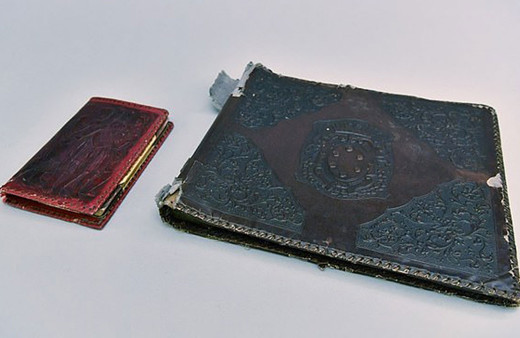 Polonya'da insan derisinden yapılan Nazi fotoğraf albümü bulundu